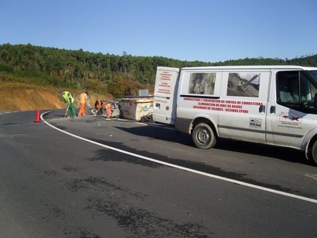 Trabajos de remate en una carretera