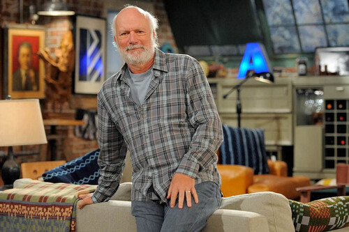 Con más de 1000 episodios a sus espaldas, el legendario James Burrows fue más que un simple director de sitcoms: "No seas un guardia de tráfico" 