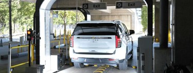 Ele foi devolver o carro alugado e se deparou com uma nota extra de US$ 400; um túnel equipado com IA detectou um arranhão de dois centímetros no pneu. 