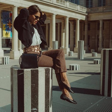 Adiós, jeans azules sosos: este otoño 2026 los vaqueros marrón chocolate arrasan por elegantes, favorecedores y en tendencia 