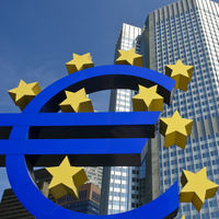 El BCE empuja a la banca a subir comisiones ante la prolongación de tipos bajos