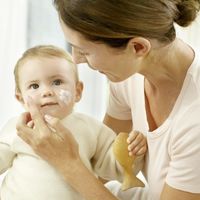 Cómo cuidar la piel con dermatitis atópica del bebé cuando hace frío