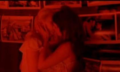Penélope y Scarlett unidas por un beso.
