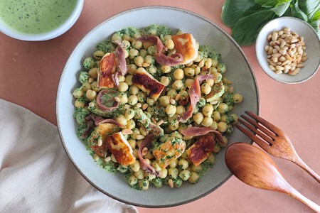 ensalada de garbanzos con queso y anchoas
