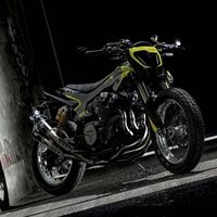 Valentino Rossi tiene un nuevo juguete: Yamaha XJR1300 MYA, una flat tracker única en el mundo