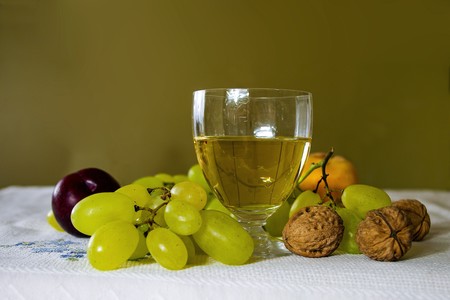 Que no se te atraganten las uvas: esto es lo que debes saber para reaccionar a tiempo en caso de atragantamiento