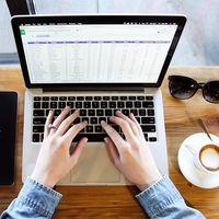 ¿Es conveniente darse de baja de autónomos en verano? Los cinco motivos que explican por qué no es una buena idea