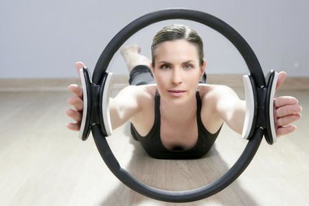 Para qué sirve y cómo se usa el aro mágico o magic circle de Pilates