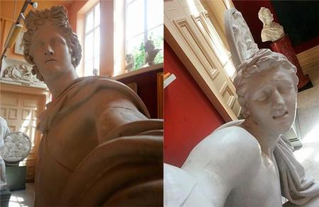 Estatuas haciéndose selfies, ¿una crítica sociológica o la moda está llegando demasiado lejos?