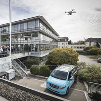 Los drones y las furgonetas ya podrían complementarse en las tareas de reparto, o al menos eso ha probado Daimler