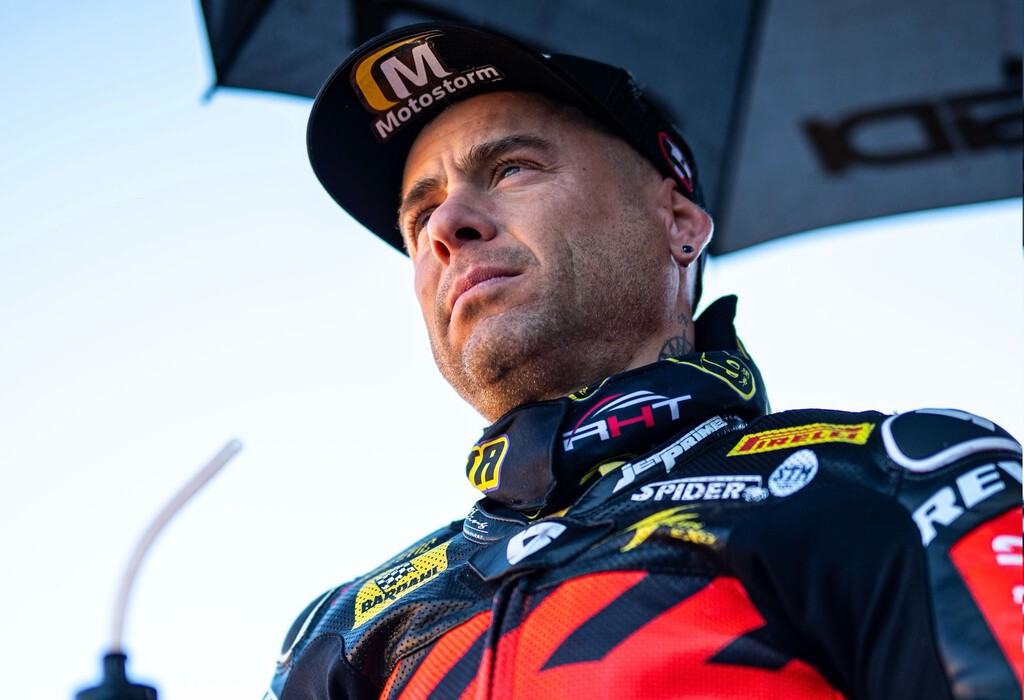 Confirmado. Superbikes va a capar todavía más la Ducati de Álvaro Bautista porque han ganado todas las carreras