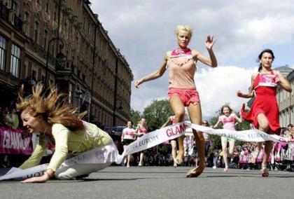 Carrera de rusas en tacones