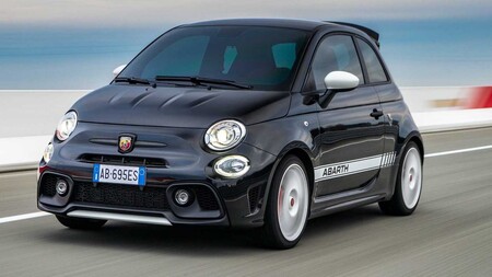 Abarth 695 Essesse: el pequeño escorpión italiano se resiste a ser eléctrico y esta edición especial lo demuestra