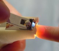 Cortaúñas con luz para bebés