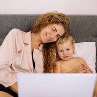 Un regalo para el bebé único y original: una cuenta de correo electrónico con mensajes de familiares y amigos para leer cuando sea mayor