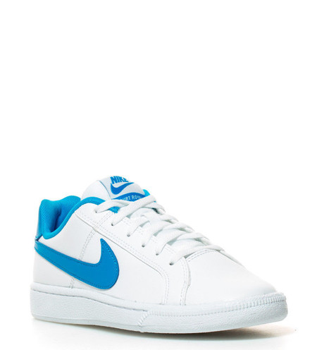 Por 43,94 euros tenemos en eBay las zapatillas Court Royale en blanco. El envío es gratis