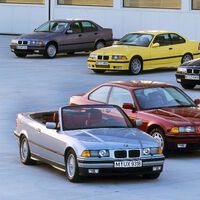 En 1993 no se podía configurar ningún coche en internet. BMW encontró la forma analógica de hacerlo: un configurador de cartón