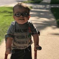 "Mira Maggie, estoy caminando", el vídeo viral de Roman, un niño con espina bífida dando sus primeros pasos