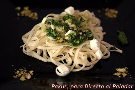 Tallarines con queso de Burgos y pesto de espinacas y pistachos. Receta