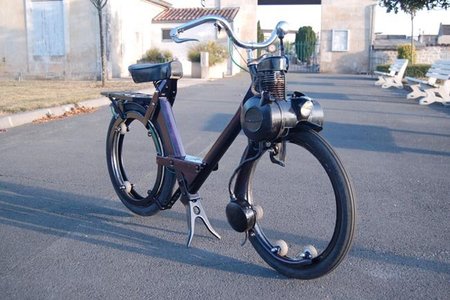 VeloSolex con ruedas sin bujes, una rareza aún hoy