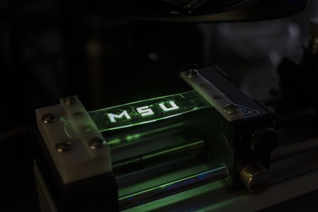 Estos científicos trabajan en nuevas pantallas OLED que se imprimen con inyección de tinta y que se pueden doblar