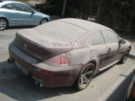 Autos de lujo abandonados en Dubai