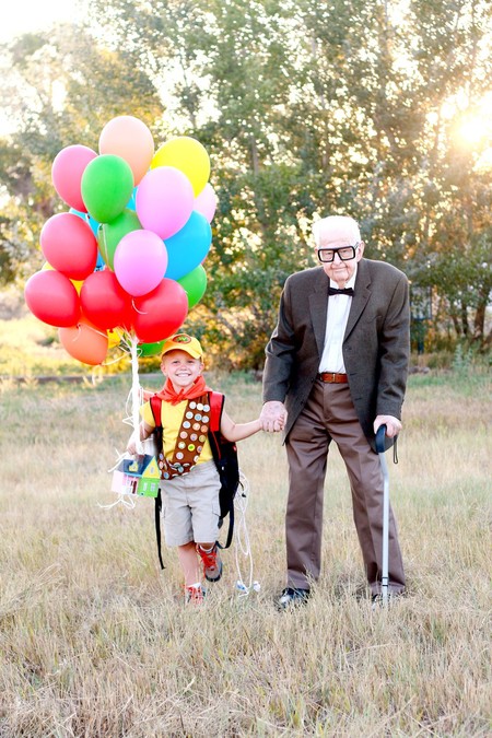 La tierna sesión de fotos de un niño y su bisabuelo inspirada en la película 'Up'