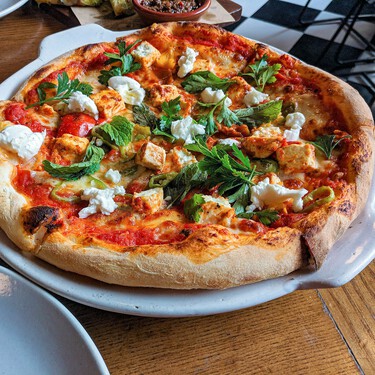 En este horno para pizzas será como prepararlas en uno de leña y ahora está más barato