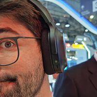 Razer ha tenido una idea loca y es ponerle cámaras con IA a unos auriculares. Los he probado y me han dado que pensar 