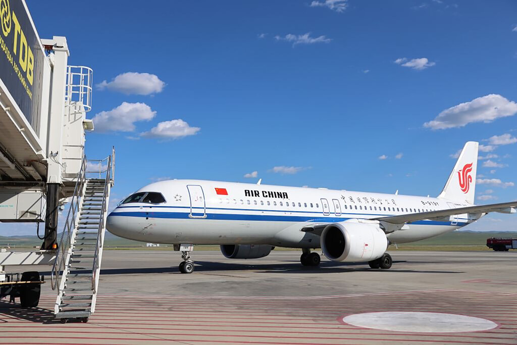 China lleva años construyendo un avión para plantar cara a Airbus y Boeing. El C919 acaba de estrenar su primera ruta internacional