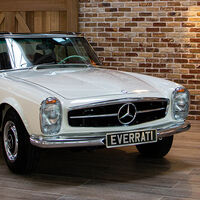 Cuidado, puristas: este Mercedes-Benz SL 'Pagoda' es un restomod eléctrico con motor de 180 CV, y cuesta más de 340.000 euros