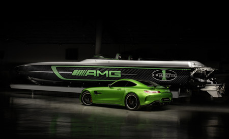 Cigarette Racing Team 50’ Marauder AMG, una brutal lancha inspirada en el Mercedes-AMG GT R