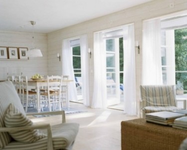 Puertas abiertas: un salón cómodo y bien aprovechado