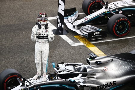 Mercedes quiere rubricar su permanencia en la Fórmula 1 pagándole 100 millones de euros a Lewis Hamilton