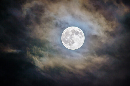 Cómo fotografiar la Luna llena azul: trucos, consejos y material necesario