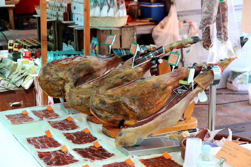 ¿Por qué todos los emigrados españoles echan tanto de menos el jamón serrano?