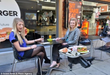 En este restaurante la comida llega volando, literalmente