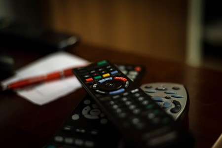 MásMóvil prepara su llegada a la TV de pago con un deco que permita acceder a Netflix, HBO o el fútbol