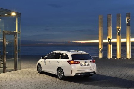 Auris Sports Hybrid