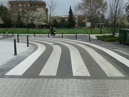 El paso de peatones que, casi con toda seguridad, sea el más absurdo y peligroso de España