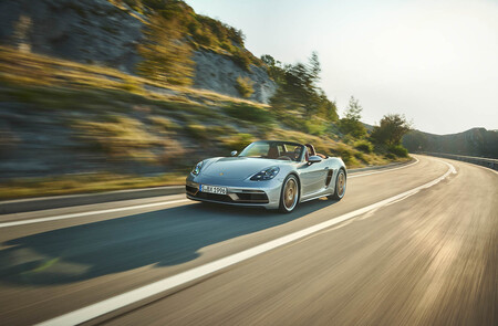 Porsche celebra los 25 años del Boxster con una serie limitada de su emblemático roadster: 400 CV y 22 unidades para España