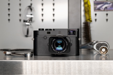 Leica M10 Monochrom, la nueva telemétrica de blanco y negro estrena sensor de 40 MP y promete “una nueva dimensión de calidad”