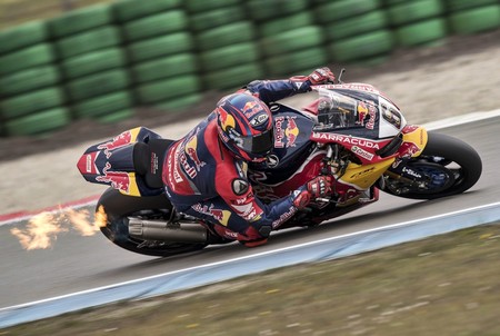 Stefan Bradl ha descubierto la solución para su Honda de WSBK: la ECU Magneti Marelli de HRC en resistencia