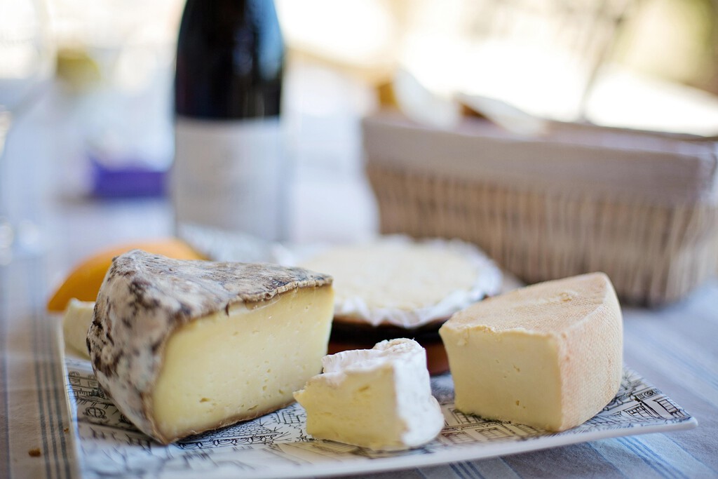 Los queseros lo tienen bien claro. Esta es la forma correcta de guardar el queso: durará más y conservará su sabor