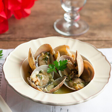 Almejas en salsa verde: receta de la abuela