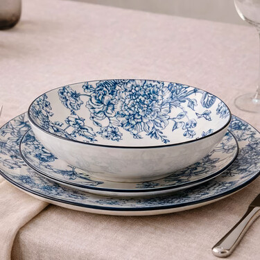 Parece de La Cartuja pero está disponible en Casa Viva, es de porcelana y cuesta menos de 70 euros