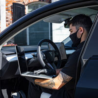 Unos hackers se han cansado de los pagos por uso: han desbloqueado funciones por las que Tesla habría cobrado 15.000 euros