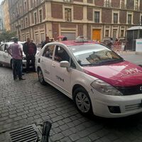 La interminable pelea de Uber vs taxistas en CDMX acaba de terminar: los dos servicios se podrán pedir en una sola app