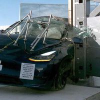 Los Tesla son tan caros de reparar, que varias aseguradoras prefieren declararlos pérdida total