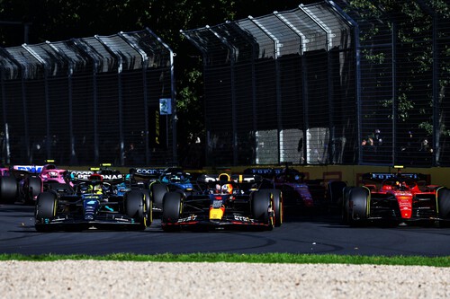 Max Verstappen gana una aturullada carrera en Australia y Fernando Alonso repite podio pese a Carlos Sainz